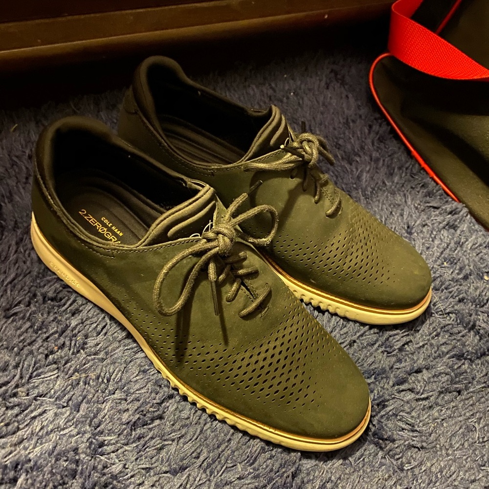 Worn twice just bought them. Don’t fit right.